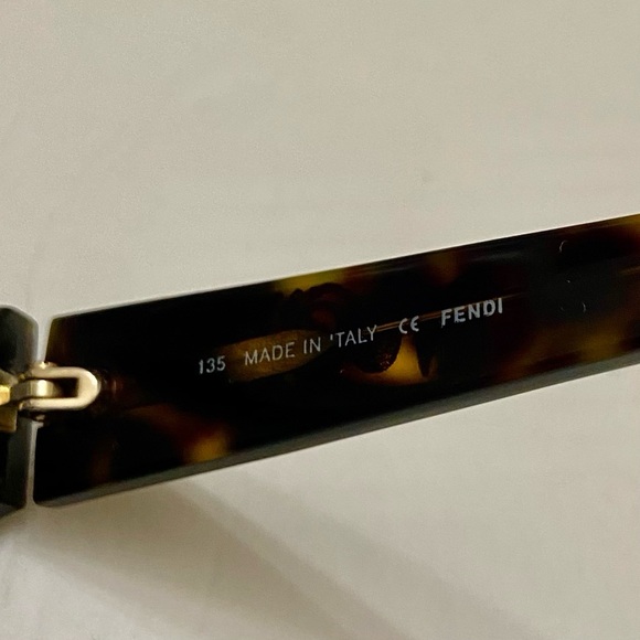Fendi, Brown Tortoise Sunglasses with Gold Floral Design F924 215 135 - Picture 10 of 15